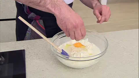 Agrega los ingredientes para la masa Agrega los ingredientes para la masa