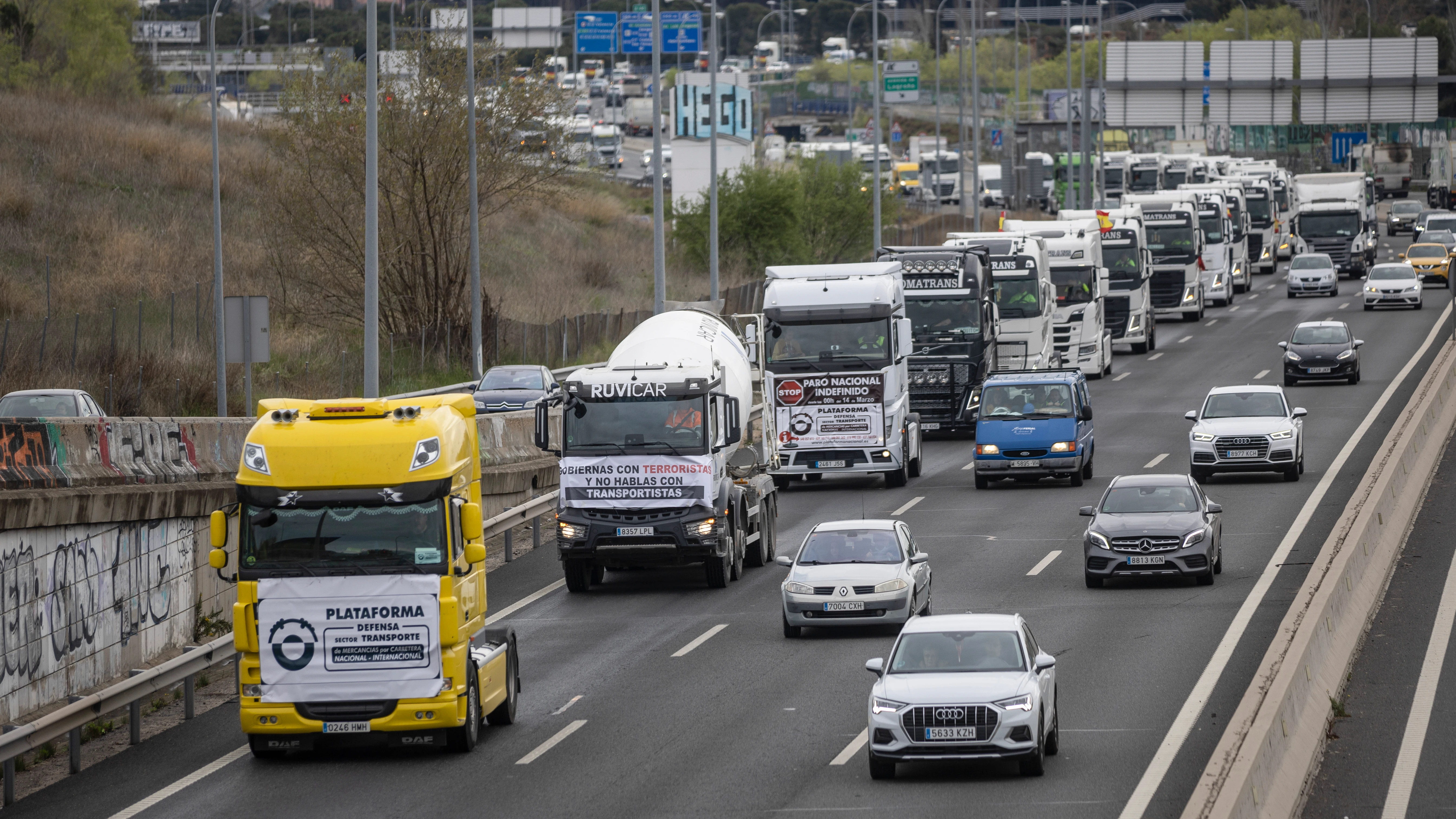 Los camioneros se quejan de que no les es rentable trabajar por el precio de la gasolina Los camioneros se quejan de que no les es rentable trabajar por el precio de la gasolina