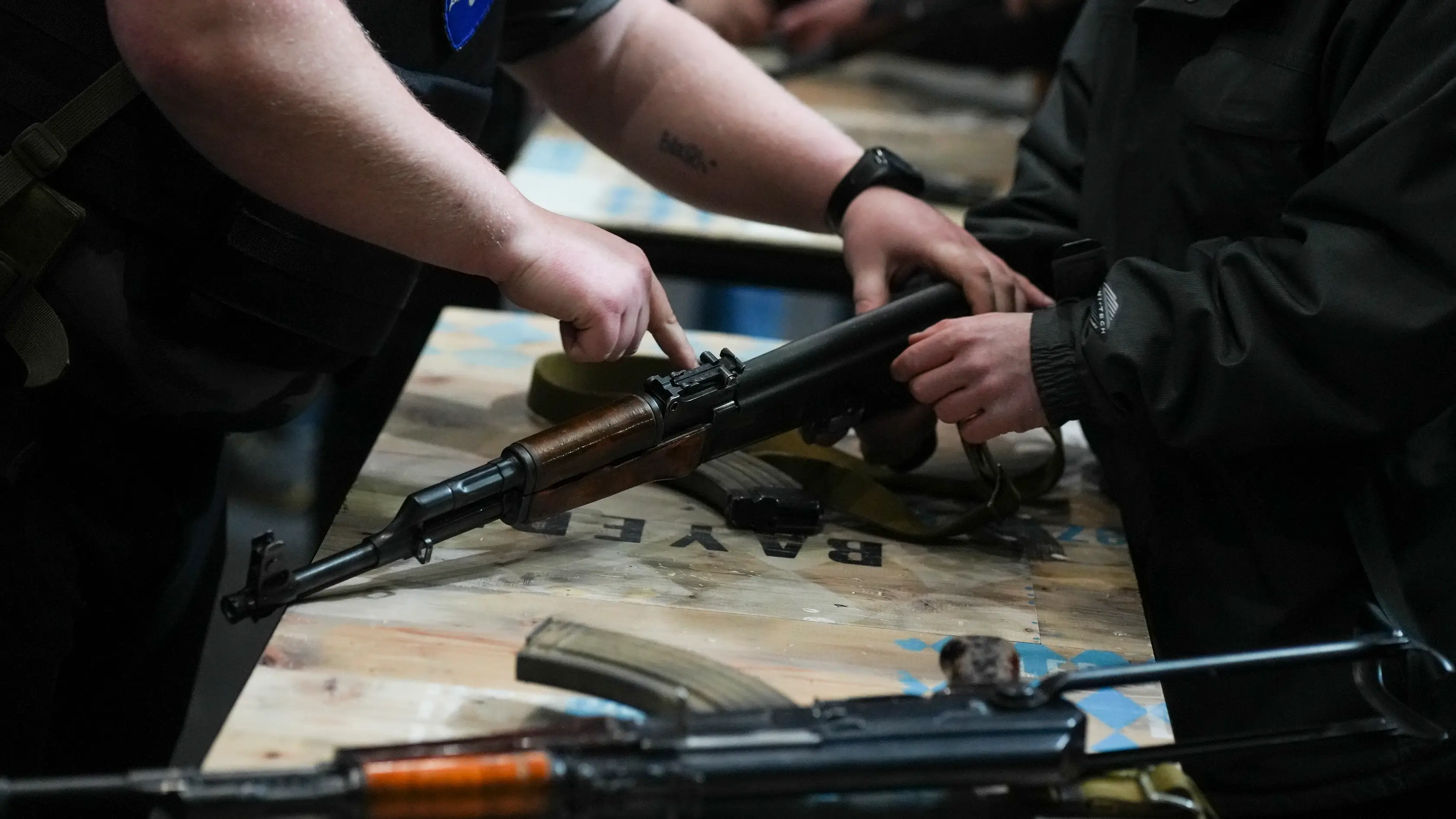 Ucrania busca a un soldado ruso por violar a una mujer Ucrania busca a un soldado ruso por violar a una mujer