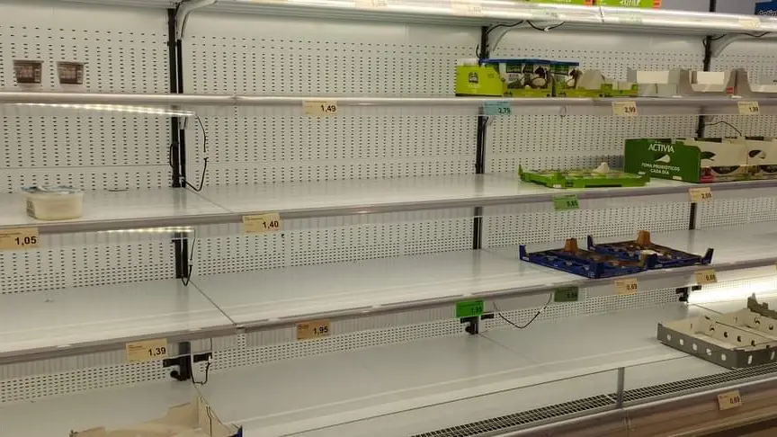Estanter&iacute;a de un supermercado