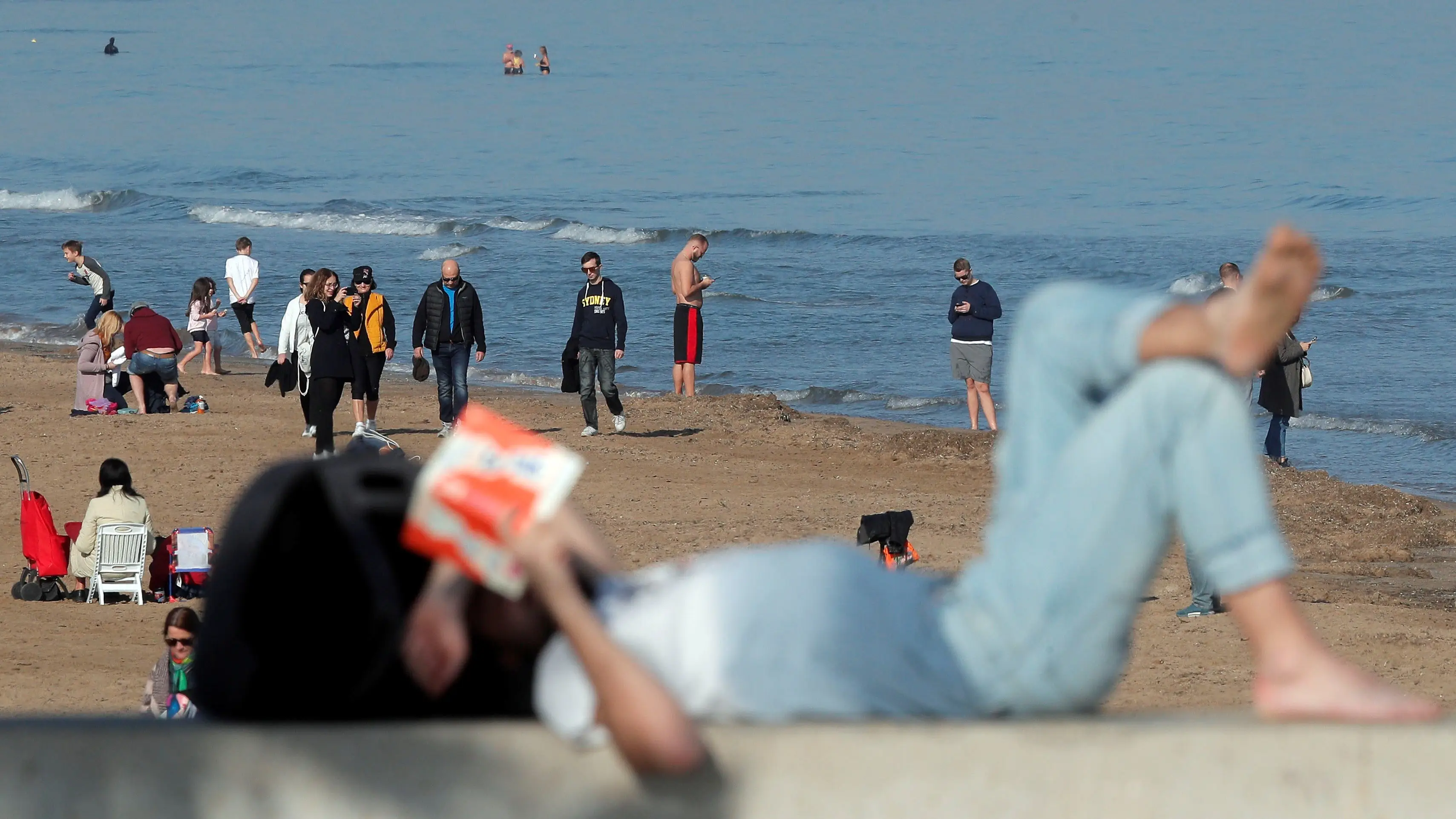 Valencia prohibirá poner música en playas como parte de la ordenanza de contaminación acústica Valencia prohibirá poner música en playas como parte de la ordenanza de contaminación acústica