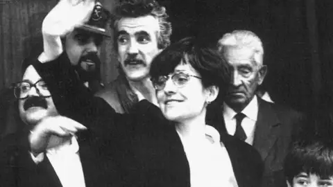 Efemérides de hoy 27 de marzo de 2022: Fue liberada Mª Angels Feliú, farmacéutica de Olot, tras pasar 16 meses secuestrada bajo tierra Efemérides