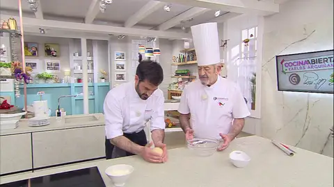 Incorpora la mantequilla y amasa Incorpora la mantequilla y amasa