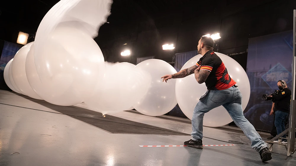 El hombre contra la m&aacute;quina: el concurso extremo de dardos que impacta en 'El Hormiguero 3.0'