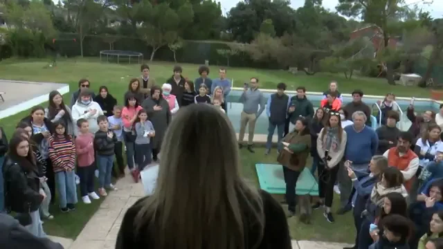 Un banquete y una soprano cantando el himno de Ucrania, as&iacute; han dado la bienvenida a 19 ucranianos en un chalet en Madrid