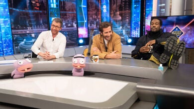 El 'explosivo' duelo visual entre Jake Gyllenhaal y Yahya Abdul Mateen II en 'El Hormiguero 3.0'