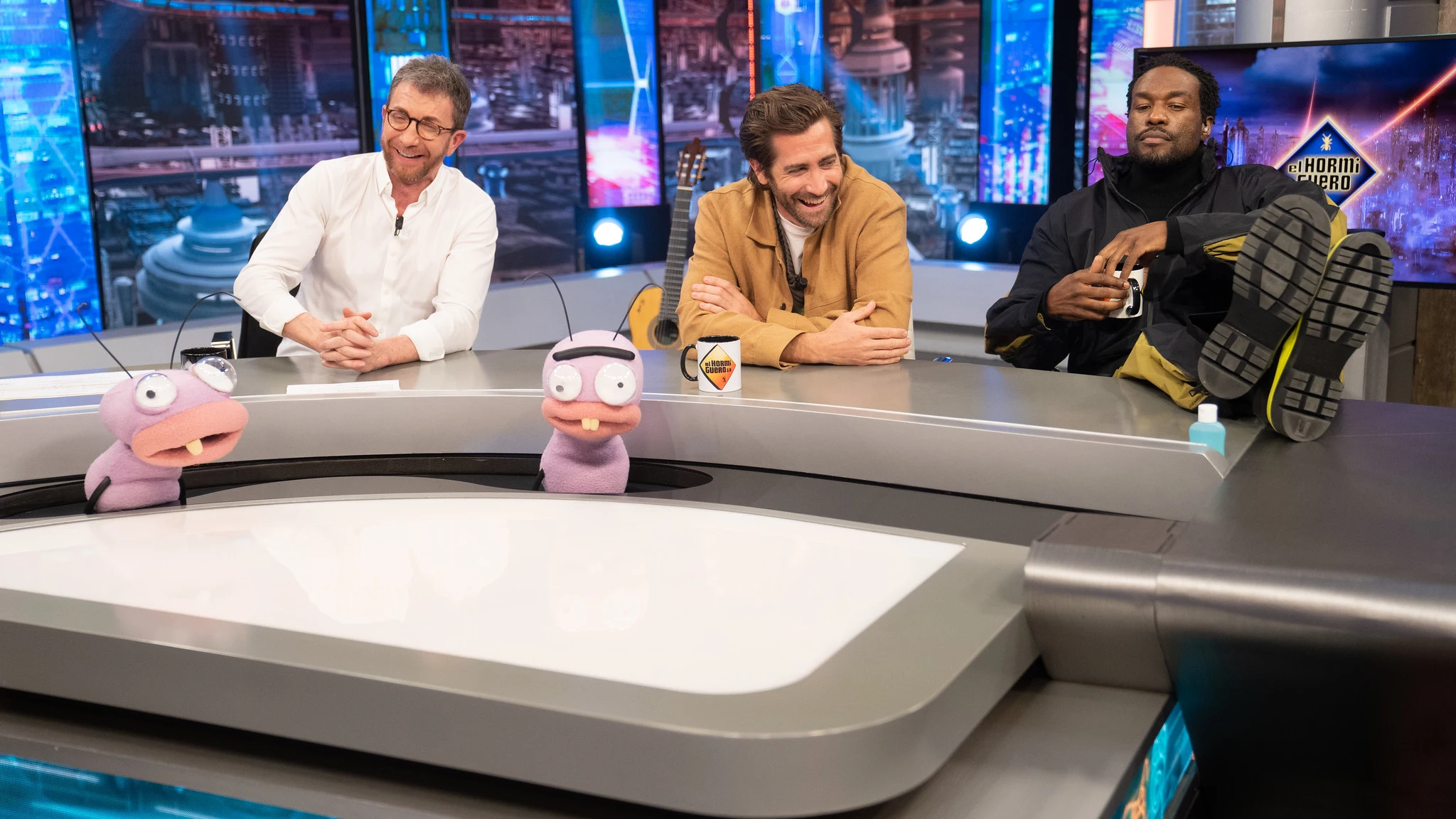 El 'explosivo' duelo visual entre Jake Gyllenhaal y Yahya Abdul Mateen II en 'El Hormiguero 3.0'