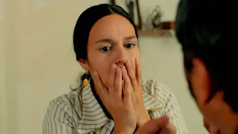 Gaffur pone entre la espada y la pared a Saniye: “Nos castigarán si cuentas la verdad” Gaffur pone entre la espada y la pared a Saniye: “Nos castigarán si cuentas la verdad”