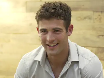 Así recuerda Jason Fernández cómo fue grabar el bofetón que recibe Hugo: "Hicimos siete tomas y me fui con un dolor de cabeza enorme" Así recuerda Jason Fernández cómo fue grabar el bofetón que recibe Hugo: "Hicimos siete tomas y me fui con un dolor de cabeza enorme"