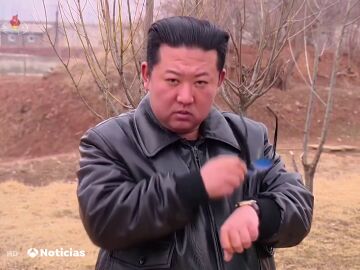 El surrealista vídeo de Kim Jong-un mostrando el nuevo misil de Corea del Norte