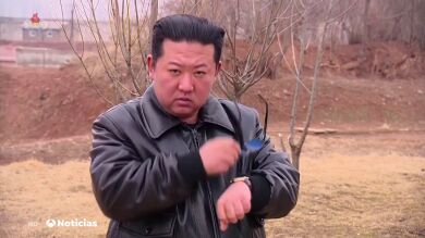El surrealista vídeo de Kim Jong-un como superhéroe de acción para mostrar el nuevo misil de Corea del Norte