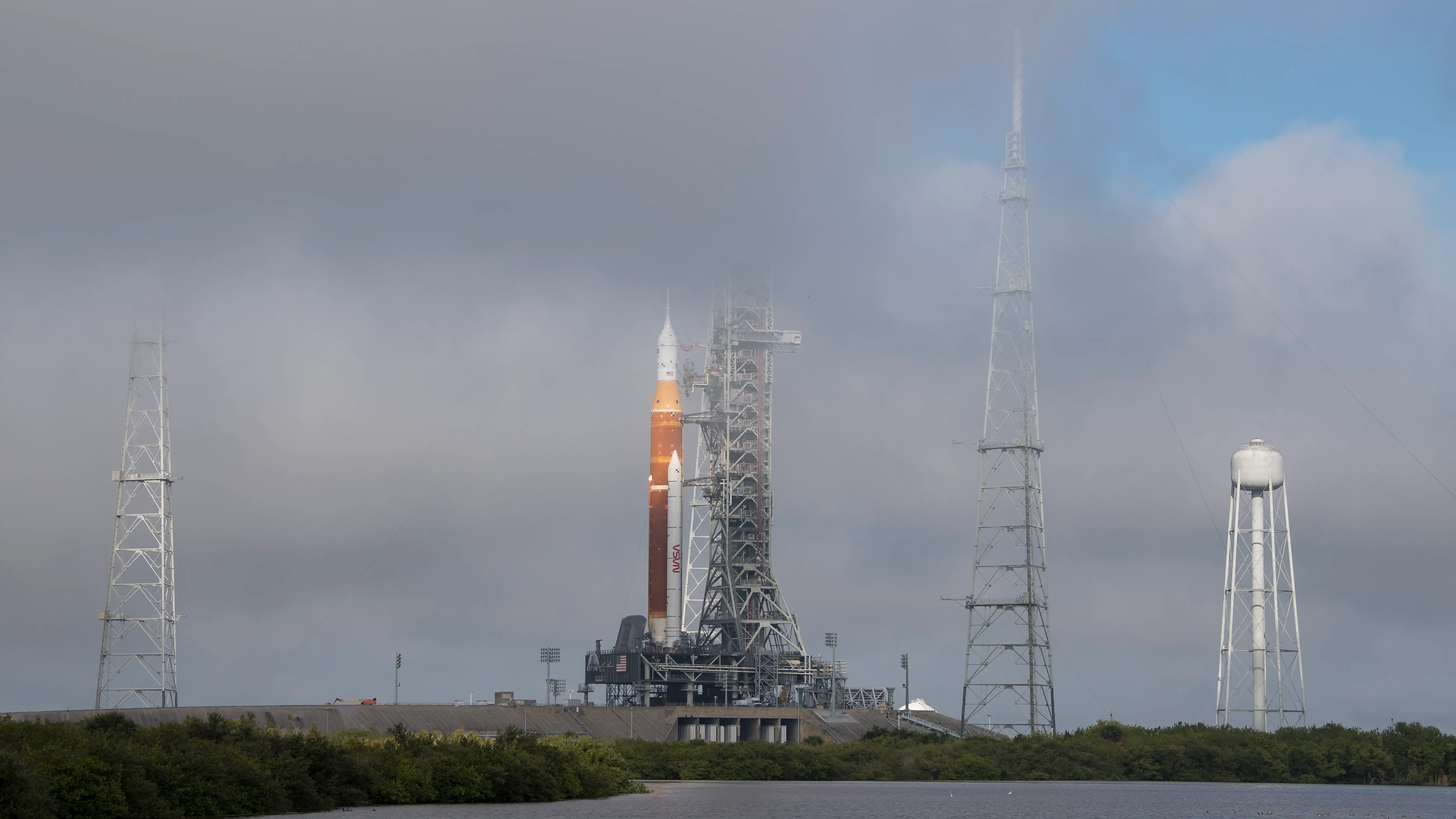 Fotografía cedida por la NASA que muestra el cohete SLS y la cápsula Orion Fotografía cedida por la NASA que muestra el cohete SLS y la cápsula Orion