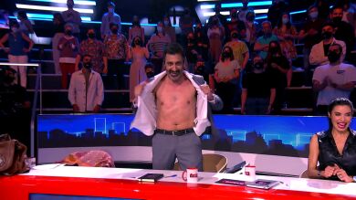 Juan del Val se rompe la camisa por Pocholo y muestra sus pectorales: “Soy un hombre de palabra”