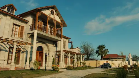 Mansión de los Yaman vista por fuera Mansión de los Yaman vista por fuera