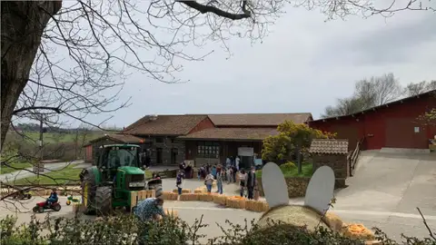 Una granja ecológica tira de ingenio para vender los yogures que se han quedado allí por el paro de transportistas Una granja ecológica tira de ingenio para vender los yogures que se han quedado allí por el paro de transportistas