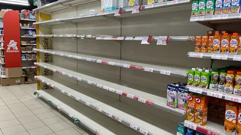 Continúa el desabastecimiento en supermercados: la leche es el producto que más escasea Continúa el desabastecimiento en supermercados: la leche es el producto que más escasea