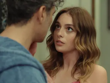 Derin intenta un acercamiento con Volkan: "Duerme conmigo" Derin intenta un acercamiento con Volkan: "Duerme conmigo"