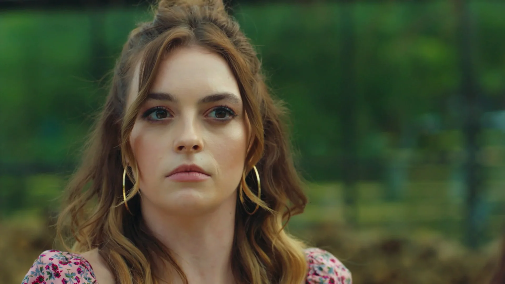 ¡Asya, provocada por Derin, revela la verdad sobre su falso embarazo delante de todos!: "Tú no estás embarazada" El cumple de Ali por fin ha llegado, pero nadie podía esperar que “la sorpresa” que Derin tenía preparada.