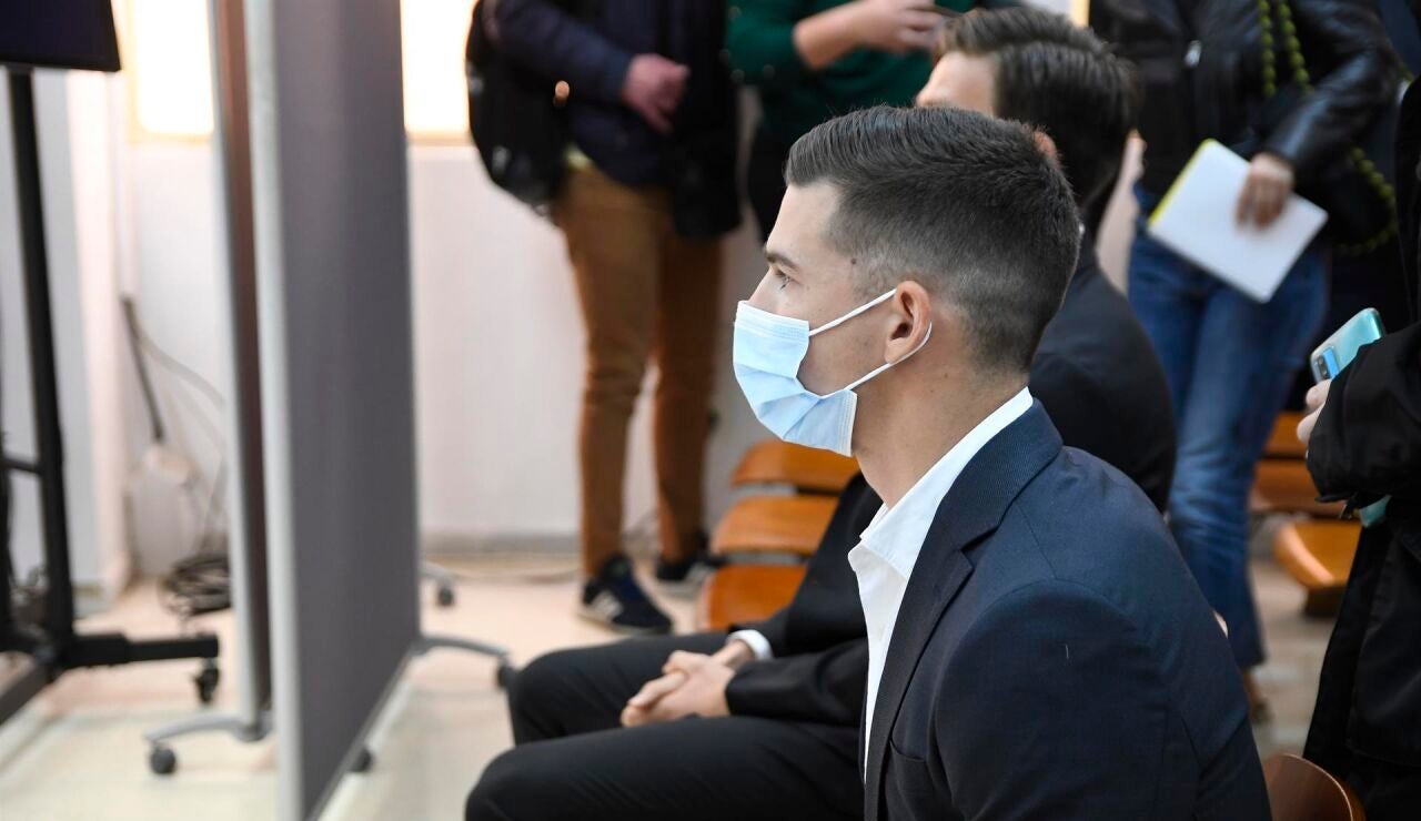 Santi Mina, en el banquillo de acusados