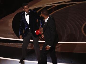 El bofetón de Will Smith a Chris Rock en la gala de los Oscar: "Mantén el nombre de mi mujer fuera de tu puta boca"
