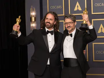 Los creadores del corto español 'El limpiaparabrisas' con el premio Oscar Los creadores del corto español 'El limpiaparabrisas' con el premio Oscar
