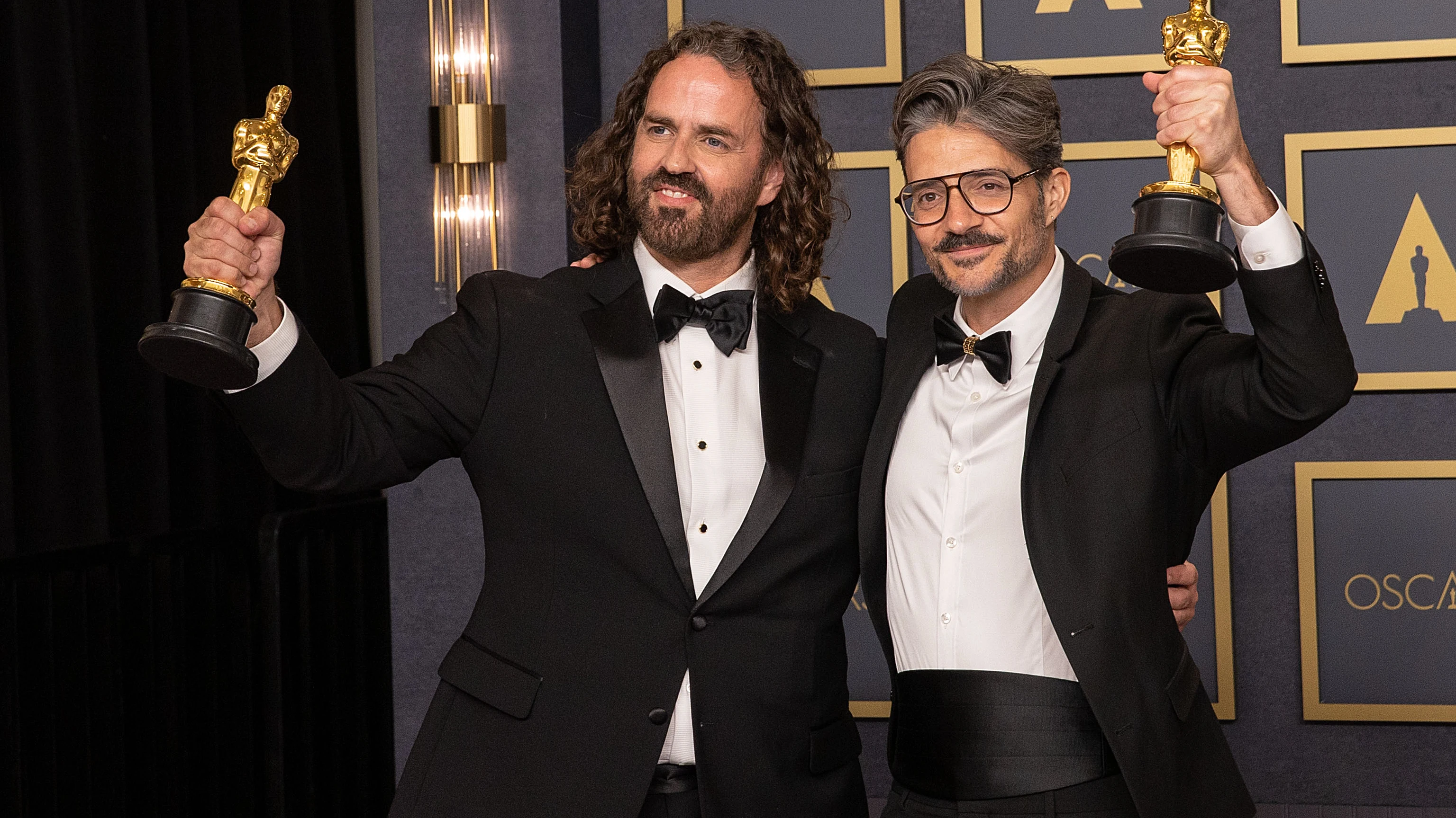 Los creadores del corto español 'El limpiaparabrisas' con el premio Oscar Los creadores del corto español 'El limpiaparabrisas' con el premio Oscar