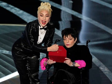 Lady Gaga y Liza Minnelli en los Premios Oscar