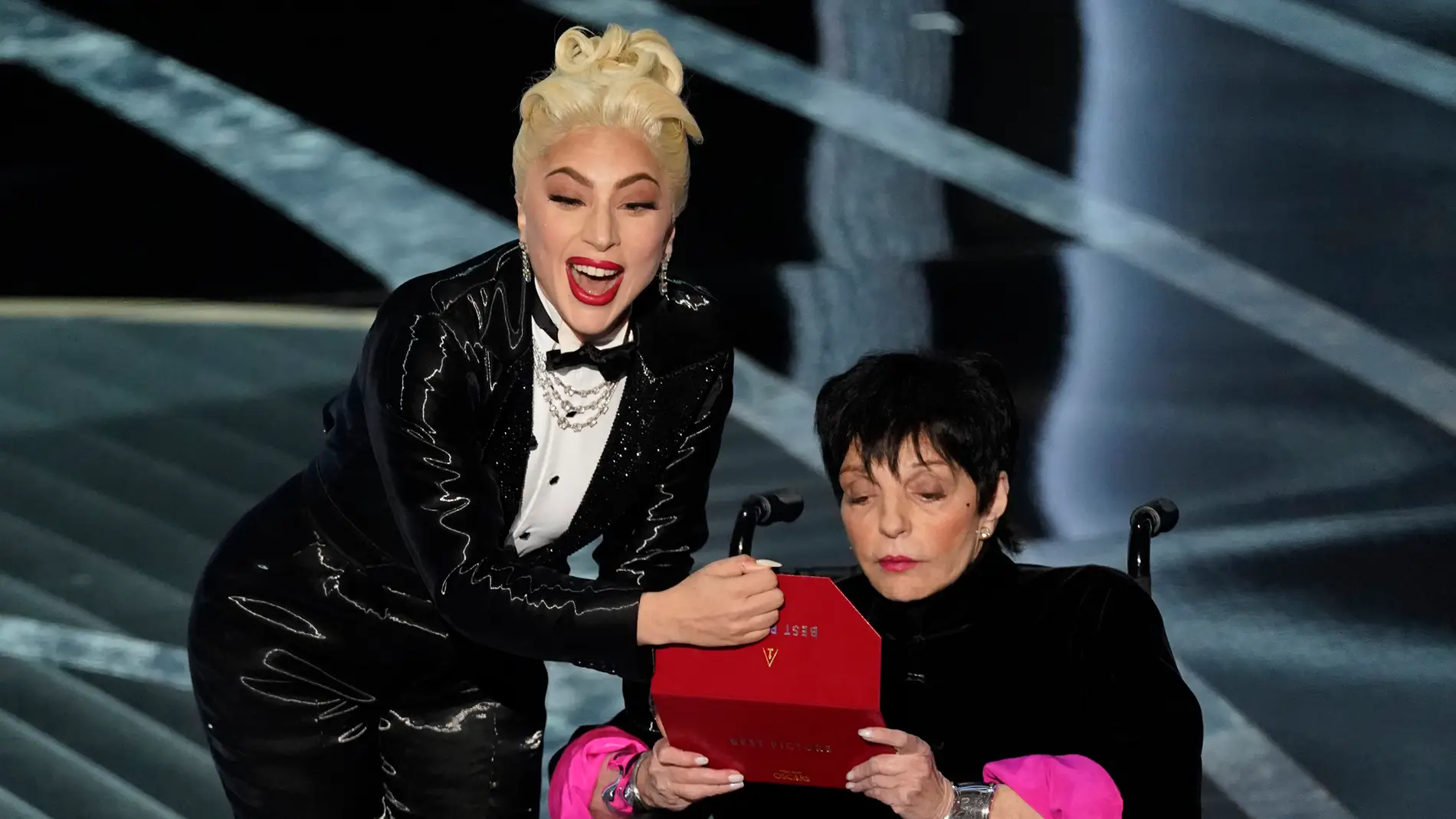 Lady Gaga y Liza Minnelli en los Premios Oscar