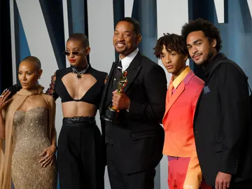 Will Smith con su mujer Jada Pinkett y sus hijos Trey, Jaden y Willow tras ganar el Oscar Will Smith con su mujer Jada Pinkett y sus hijos Trey, Jaden y Willow tras ganar el Oscar