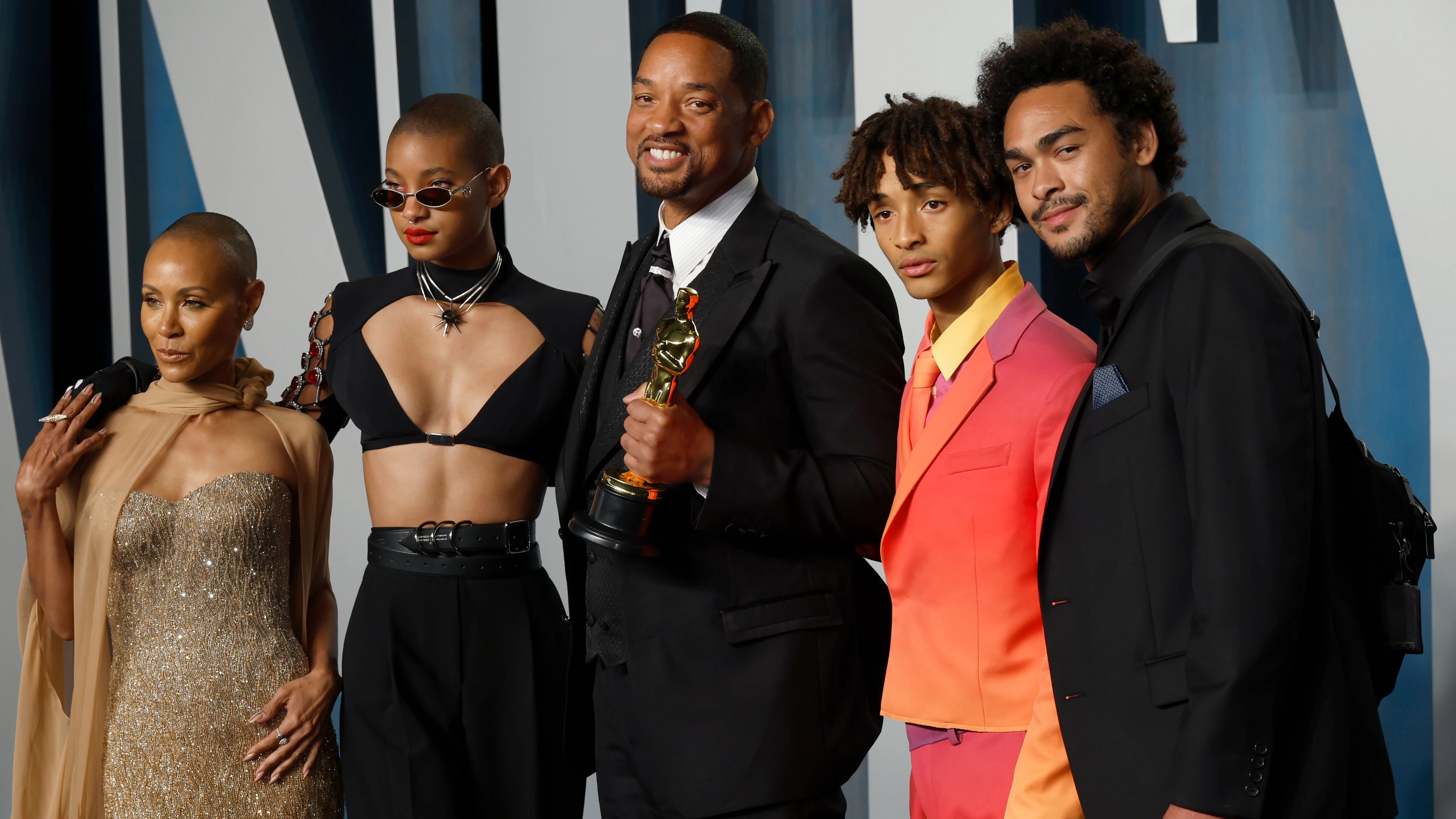 Will Smith con su mujer Jada Pinkett y sus hijos Trey, Jaden y Willow tras ganar el Oscar