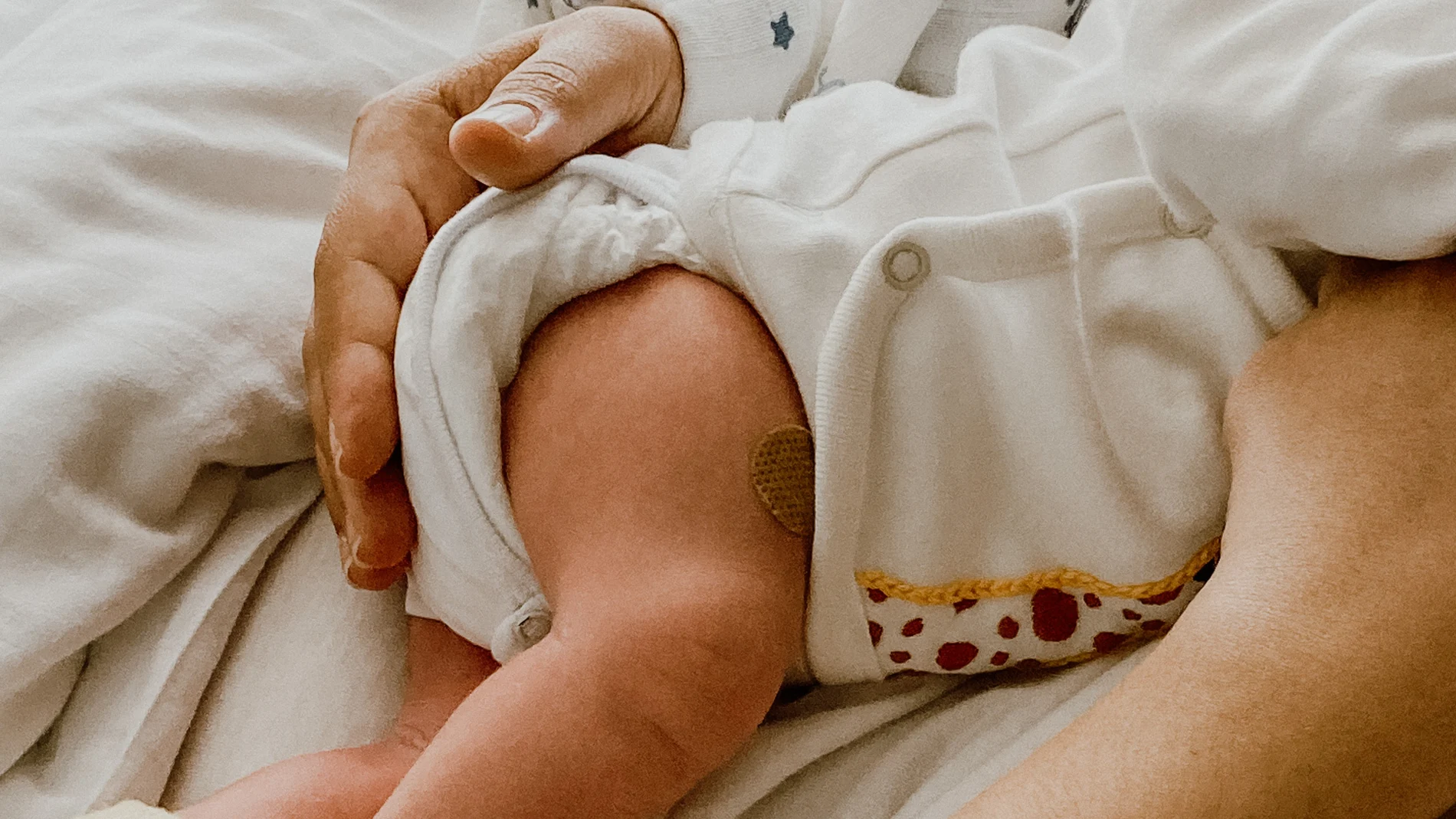 Imagen de un bebé en el hospital