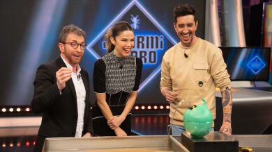 Marron fascina con un efecto óptico perfecto: ¿es un tubo de plástico o un chorro de agua?