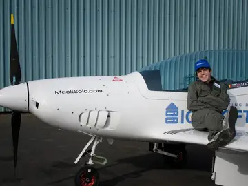 Mack Rutherford, el adolescente que quiere batir un récord dando la vuelta al mundo solo en avioneta Mack Rutherford, el adolescente que quiere batir un récord dando la vuelta al mundo solo en avioneta