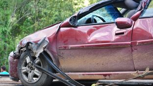 Coche que ha sufrido un accidente 