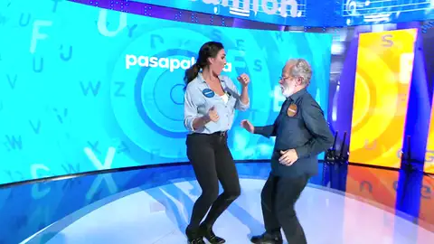 Fernando Colomo se desata en ‘Pasapalabra’: su baile rockabilly con Verónica Hidalgo Fernando Colomo se desata en ‘Pasapalabra’: su baile rockabilly con Verónica Hidalgo