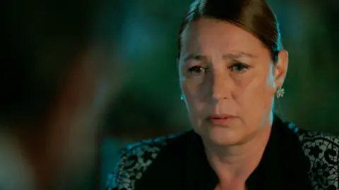 “Cásate conmigo”: El anillo de compromiso que cambia la vida de Hünkar “Cásate conmigo”: El anillo de compromiso que cambia la vida de Hünkar