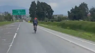 Egan Bernal vuelve a salir con la bici tras su terrible accidente: "O yo no perdí tanto nivel..."