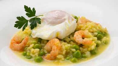 ¡Para no fallar! Arroz caldoso con guisantes y langostinos de Arguiñano