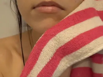Mujer secándose Mujer secándose