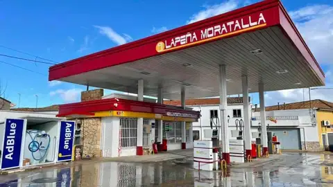 Foto de archivo de una gasolinera Foto de archivo de una gasolinera