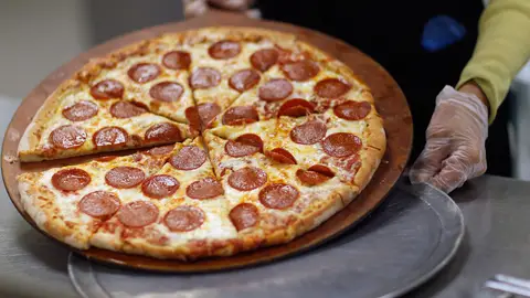 Dos niños muertos y decenas de enfermos graves en Francia después de comer pizzas contaminadas Dos niños muertos y decenas de enfermos graves en Francia después de comer pizzas contaminadas