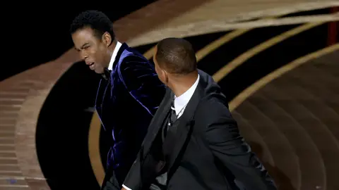 Bofetada de Will Smith a Chris Rock durante la 94º edición de los Premios Oscar La Policía de Los Ángeles se preparó para arrestar a Will Smith tras la bofetada a Chris Rock en los Óscar