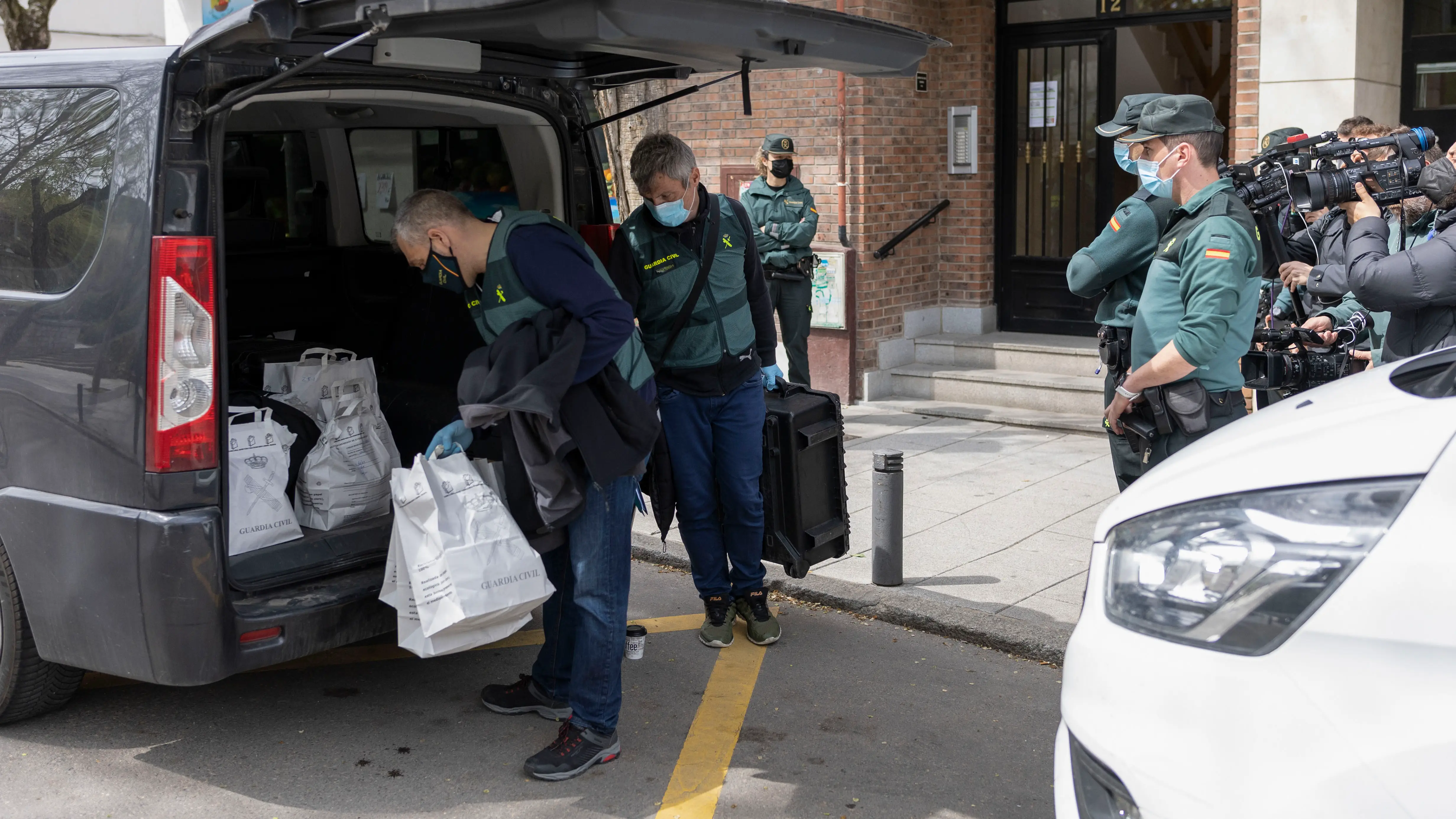 Agentes de la Guardia Civil en el lugar del crimen Agentes de la Guardia Civil en el lugar del crimen