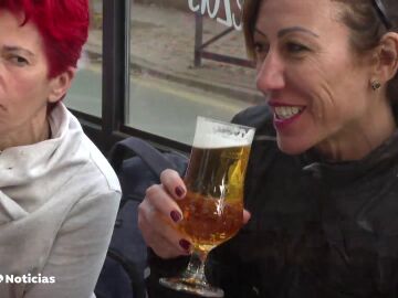 El alcalde de Granada plantea separar la tapa de la bebida y desata la polémica: "No nos las pueden quitar"
