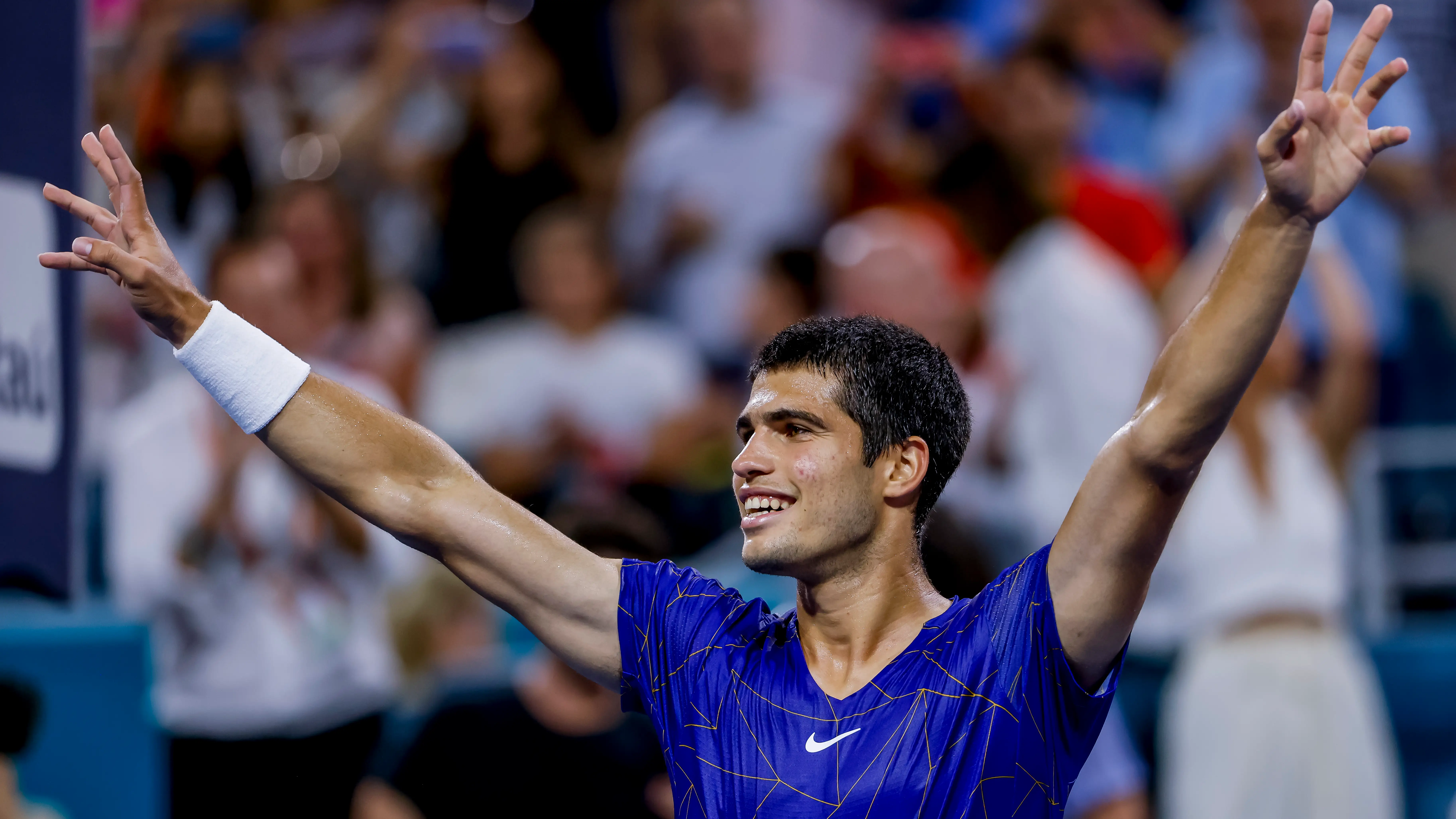 Un Alcaraz de récord supera a Hurkacz y jugará en Miami su primera final de Masters 1.000 Un Alcaraz de récord supera a Hurkacz y jugará en Miami su primera final de Masters 1.000
