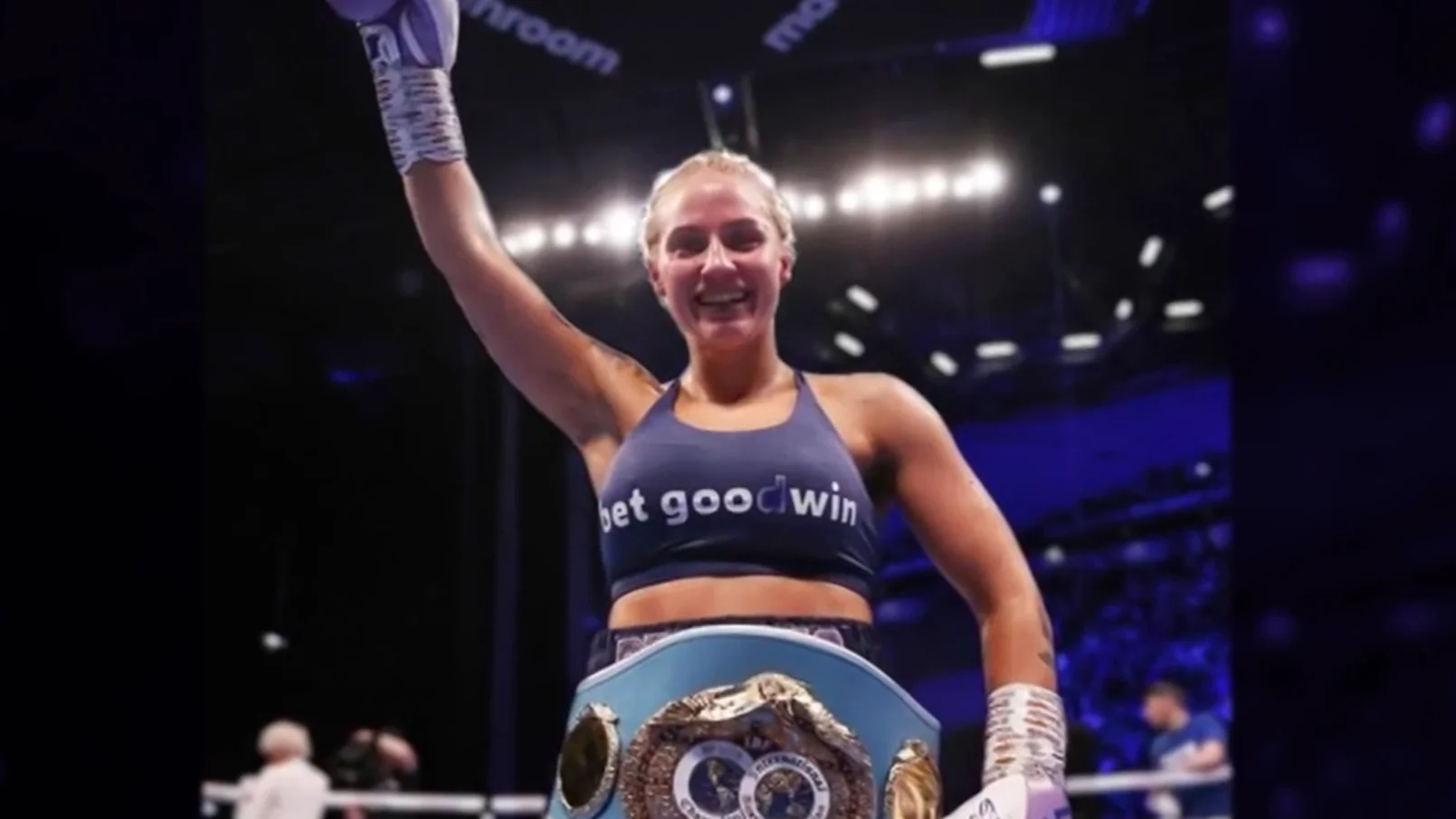 Ebanie Bridges, de 'chica del ring' a campeona del mundo