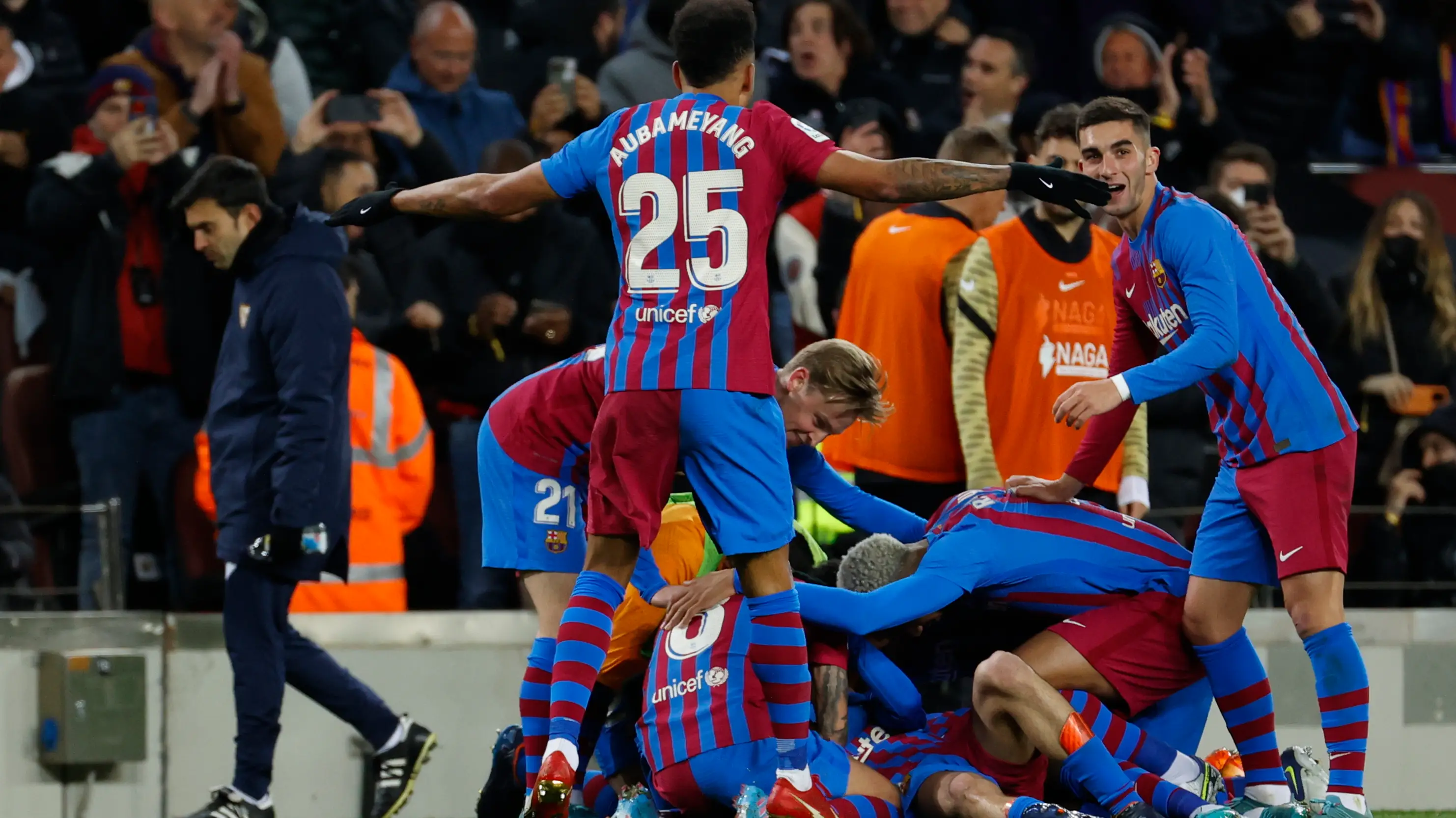 Un gol magistral de Pedri tumba al Sevilla y pone al Barça 2º de Liga Un gol magistral de Pedri tumba al Sevilla y pone al Barça 2º de Liga