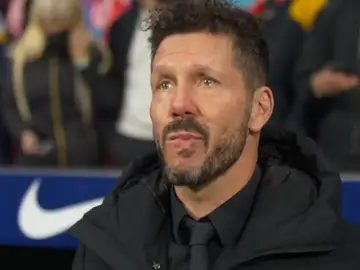 La emoción de Simeone tras el minuto de silencio del Wanda por la muerte de su padre La emoción de Simeone tras el minuto de silencio del Wanda por la muerte de su padre
