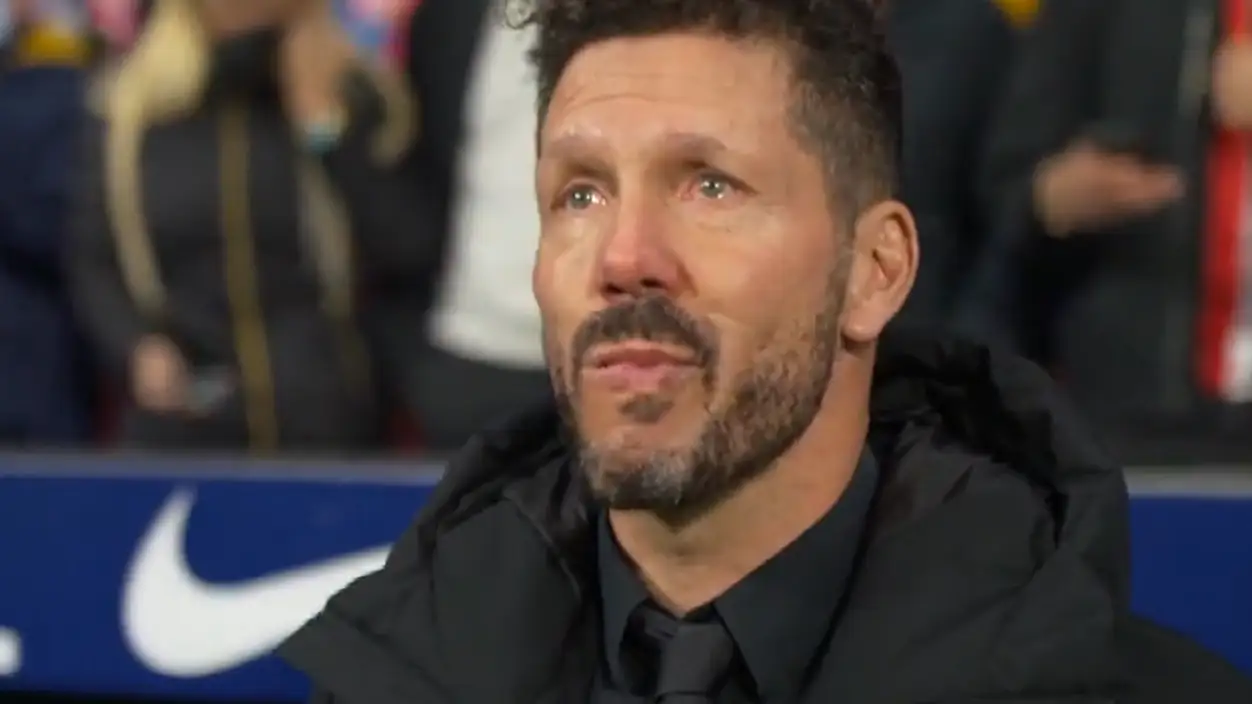 La emoción de Simeone tras el minuto de silencio del Wanda por la muerte de su padre La emoción de Simeone tras el minuto de silencio del Wanda por la muerte de su padre