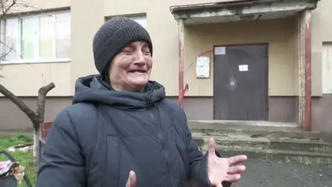 Hablan los supervivientes de la matanza de Bucha: "Encontré a mi marido en un sótano, lo habían torturado y mutilado" Hablan los supervivientes de la matanza de Bucha: "Encontré a mi marido en un sótano, lo habían torturado y mutilado"